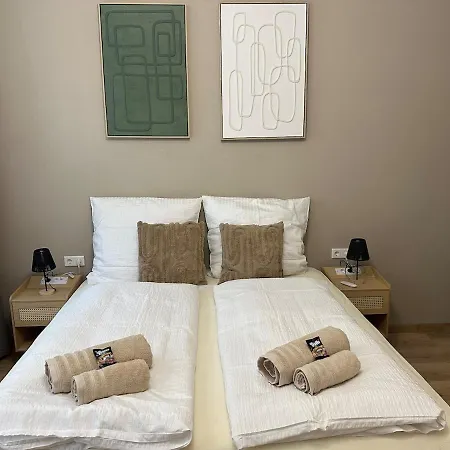 Day Young Life 120qm 4 Bedrooms & 2 Parking & アパート