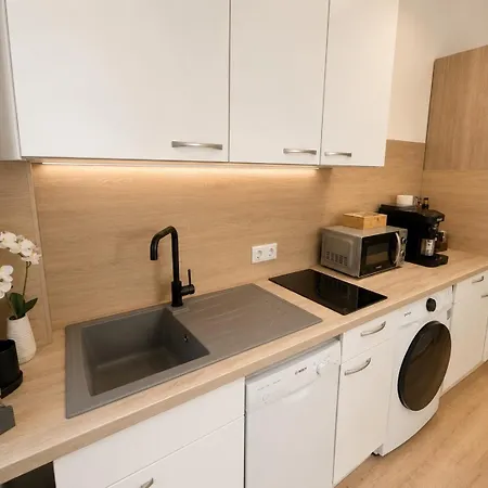 Day Young Life 120qm 4 Bedrooms & 2 Parking & アパート *
